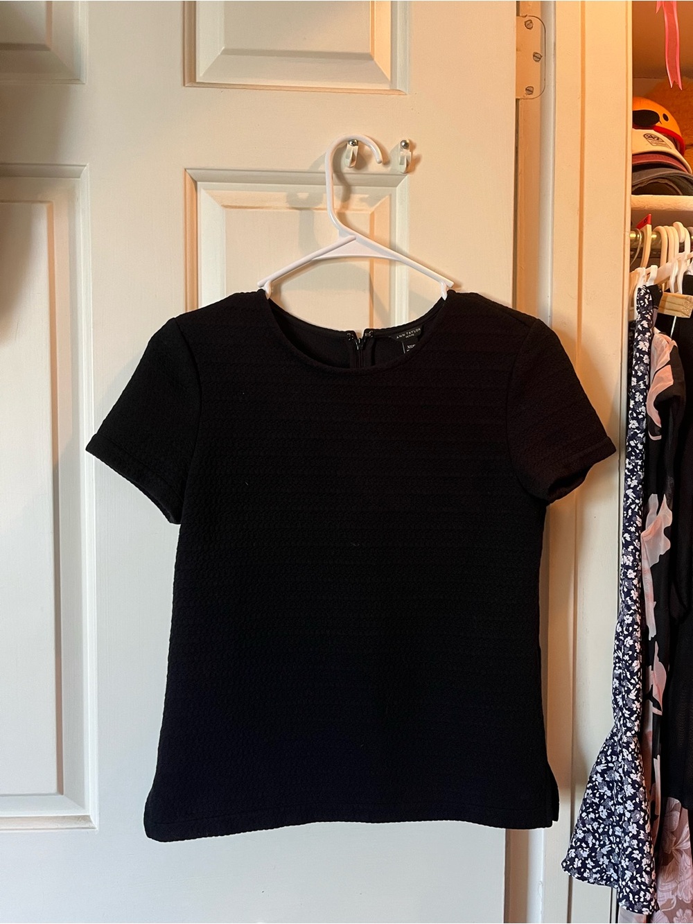 Ann Taylor Black Short-Sleeve Textured Tee